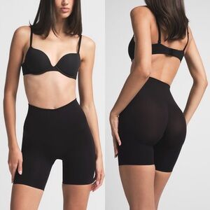 SKIMS Seamless Sculpt Shorts Mid Thigh Butt Lifter‎ NWOT Onyx size M